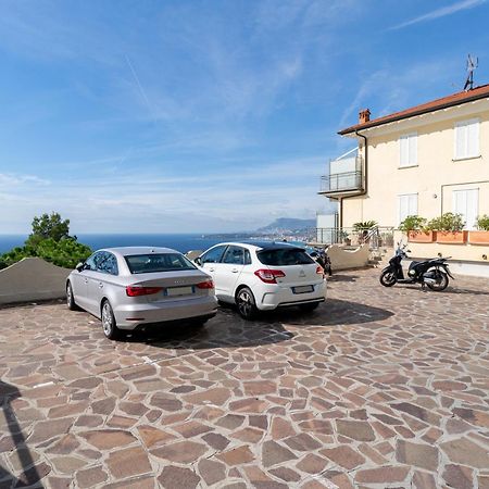 Appartement Casa Grimaldi - Terrace & Sea View à Vintimille Extérieur photo