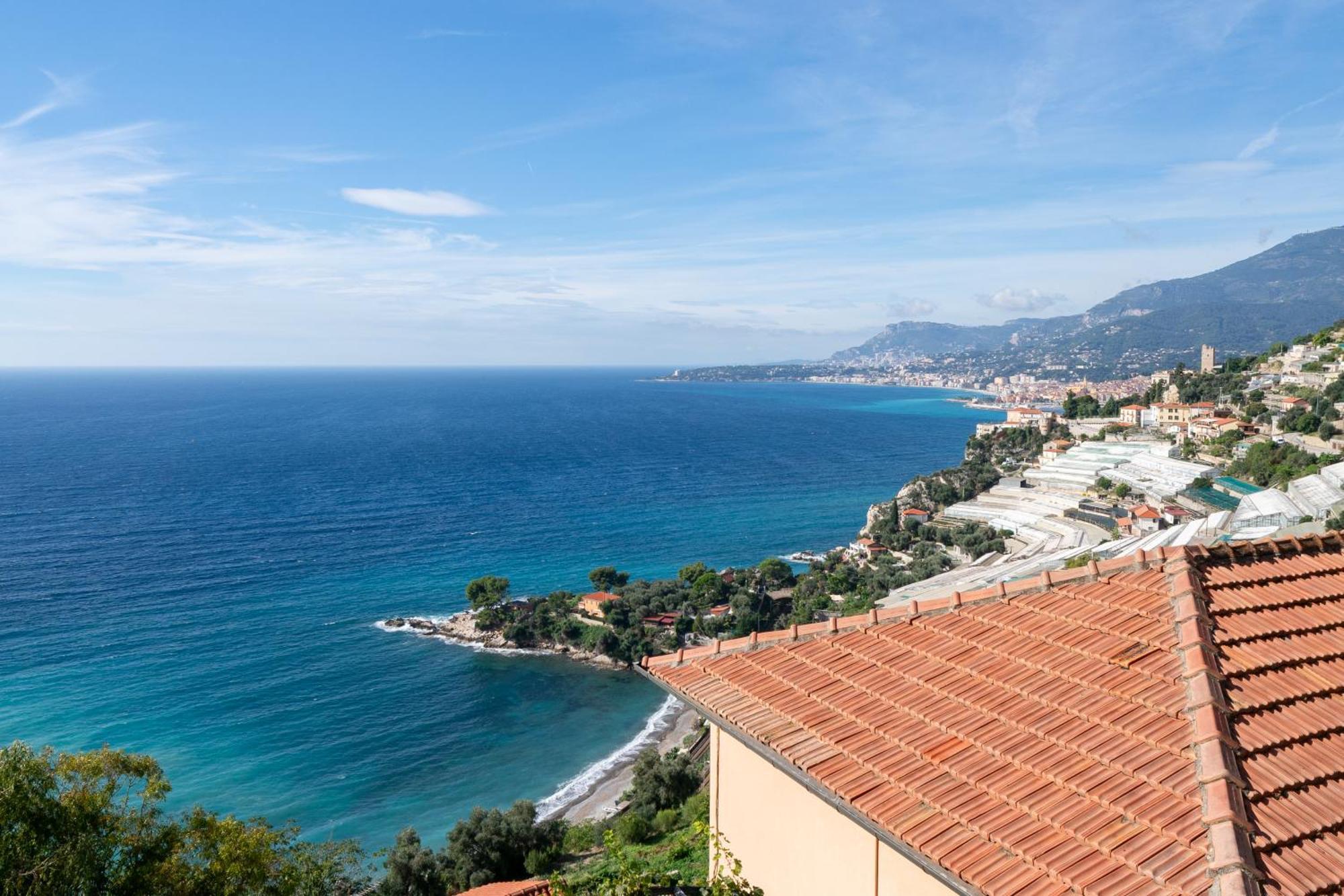 Appartement Casa Grimaldi - Terrace & Sea View à Vintimille Extérieur photo