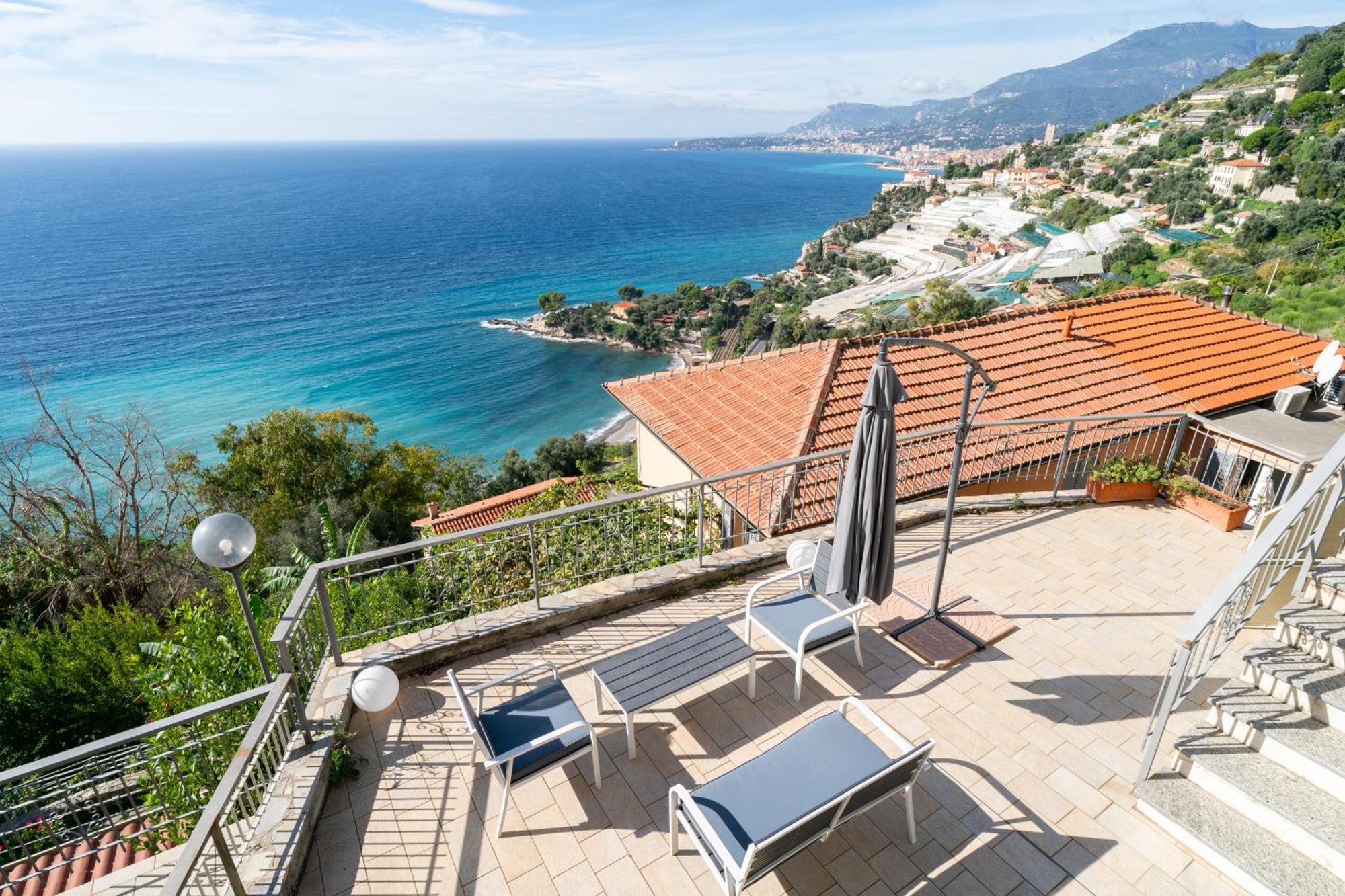 Appartement Casa Grimaldi - Terrace & Sea View à Vintimille Extérieur photo